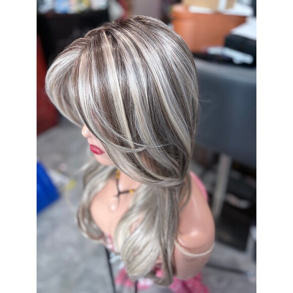 Raquel Welch “Feature Length” wig in color Ice Latte Macchiato New